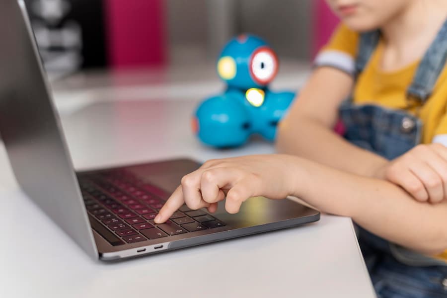 close up kid typing keyboard (1)